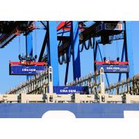 2166_1071 Container der Reederei CMA CGM werden im Hamburger Hafen entladen. | Container Terminal Burchardkai CTB